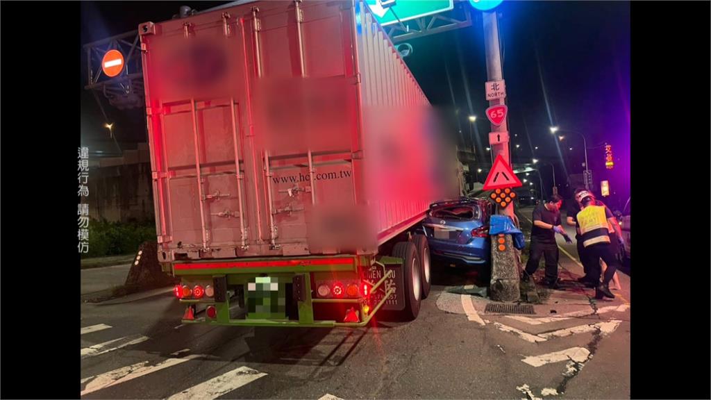 內輪差死角釀禍!聯結車「違規轉彎」撞65快速道路轎車 駕駛險遭夾扁