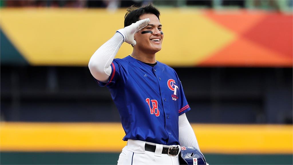 經典賽／美國隊胸前比「括號手勢」！他嗨喊「有看台灣隊長」遭網嗆：一日球迷真可怕