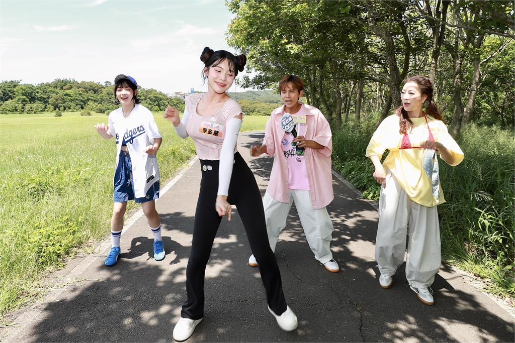 《綜藝新時代》慶收視開紅盤!楊繡惠收火辣比基尼實現諾言真的穿上了