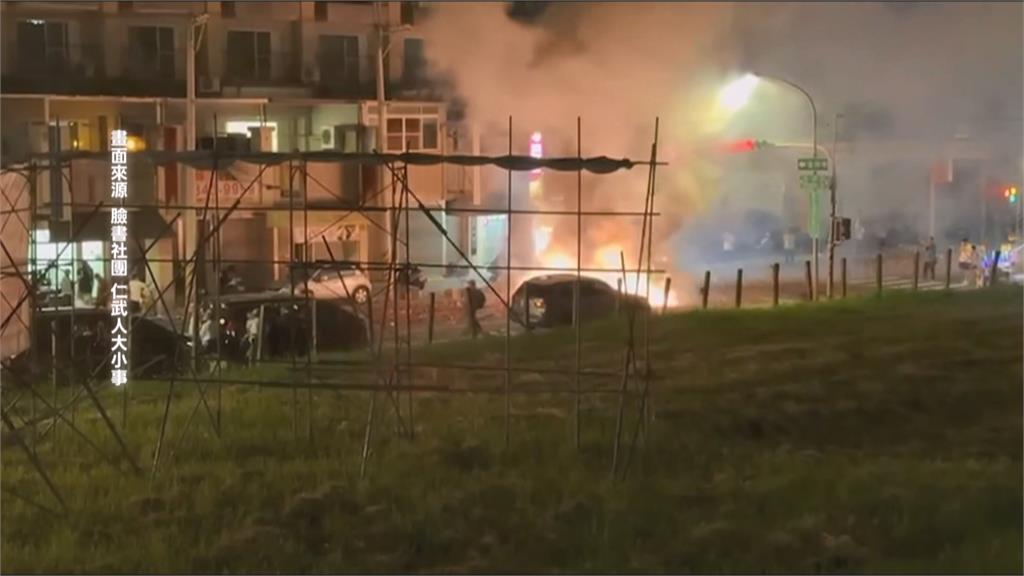 高雄仁武廟會燃放大量鞭炮 整條街「煙霧瀰漫」挨罰