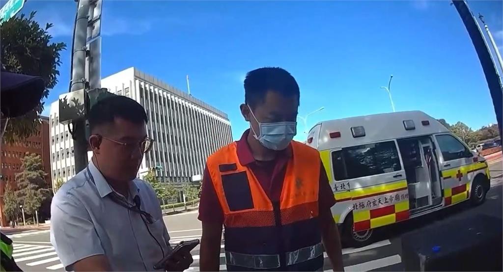 快新聞／誤認總統府是醫院！韓籍男熱到全身紅腫　憲警消聯手救人