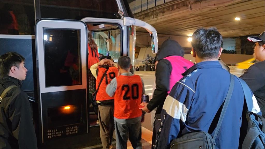 黃金、紅包大放送 百家樂賭場隱身住宅 短裙辣妹落網