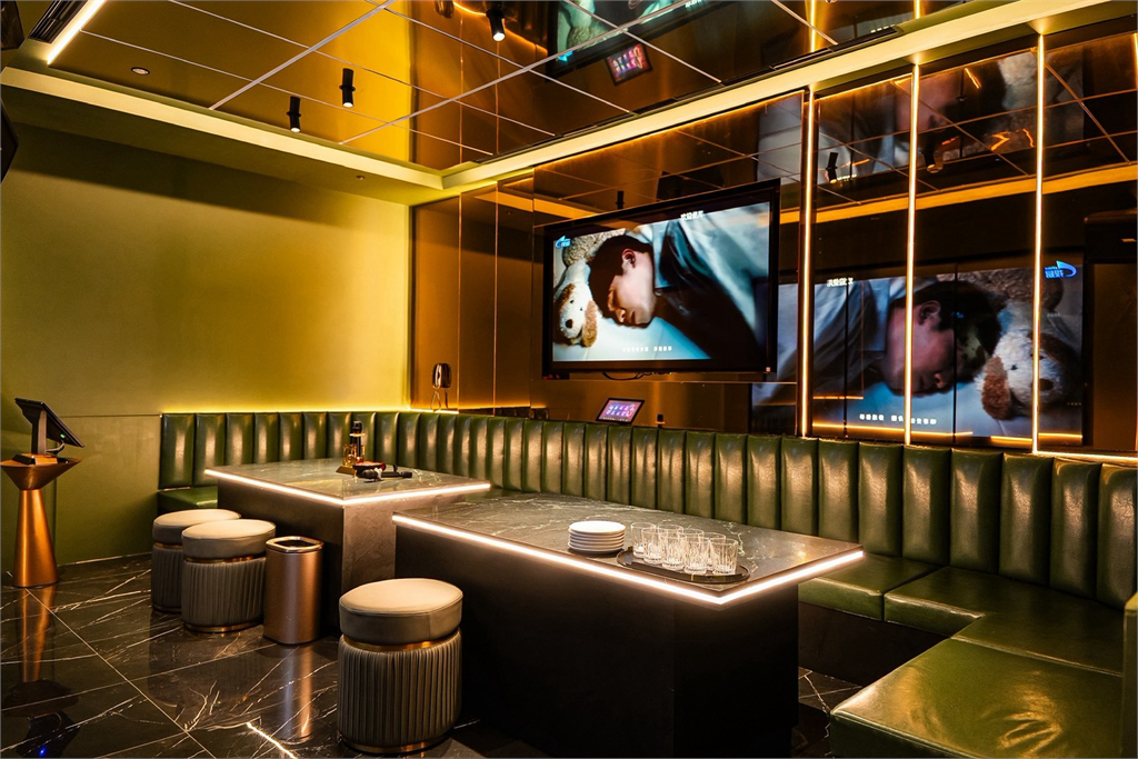 曹佑寧和林思宇搶麥克風 唱爆ROAR KTV 薇閣打造大直娛樂一體城