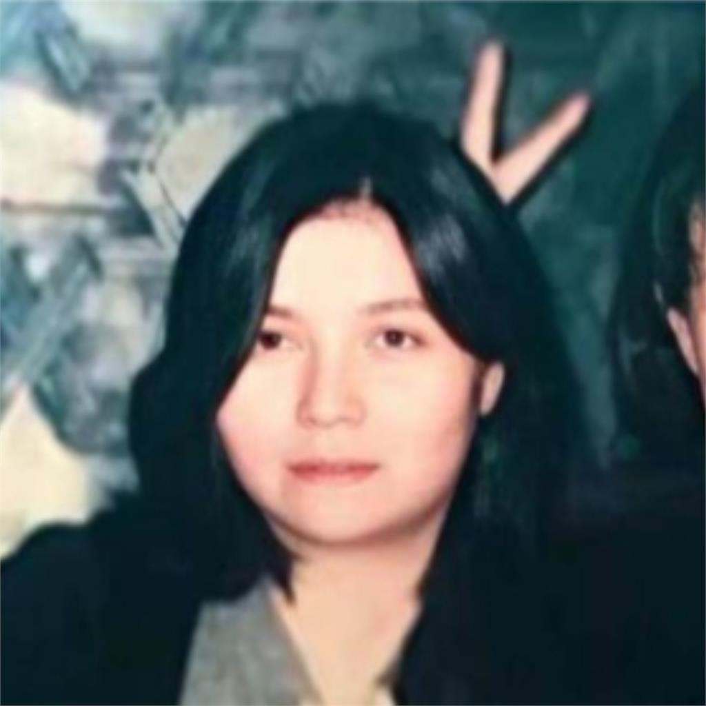 「寬姐」邱瓈寬年輕舊照流出!「空靈少女」泳裝照判若兩人…網驚:女神