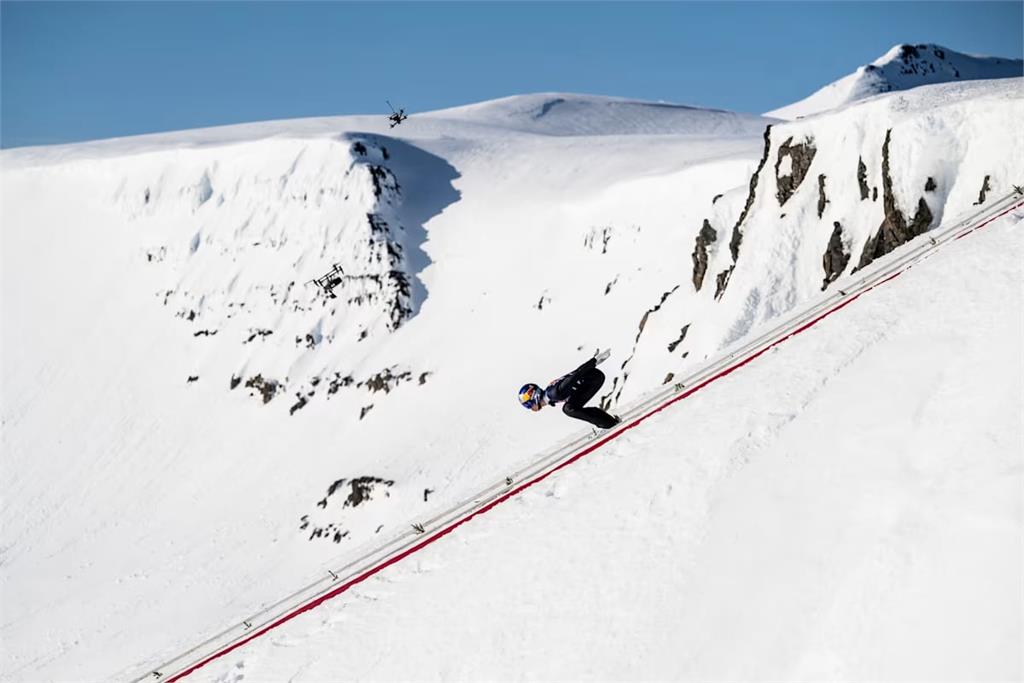 人真的能飛！「日本跳台滑雪奧運金牌」小林陵侑飛破世界紀錄