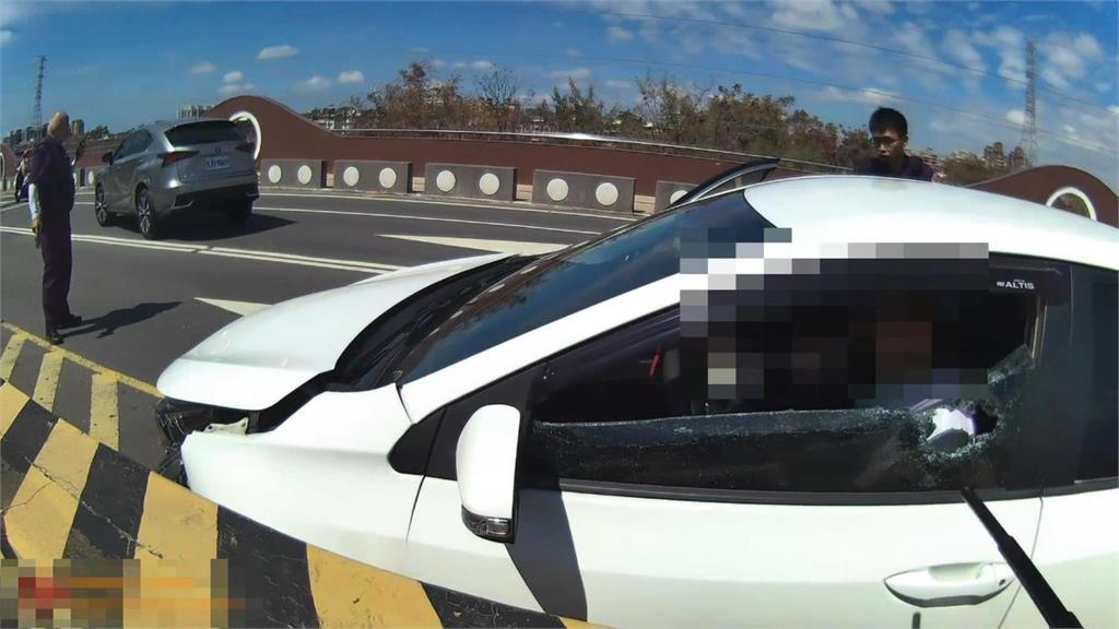 台南警匪追逐戰！毒蟲拒檢逃逸　警破窗逮人手遭割傷