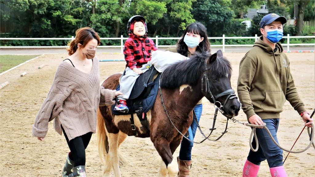 快新聞年菜／罕見疾病新希望！動物治癒人類　「馬術治療」功效多