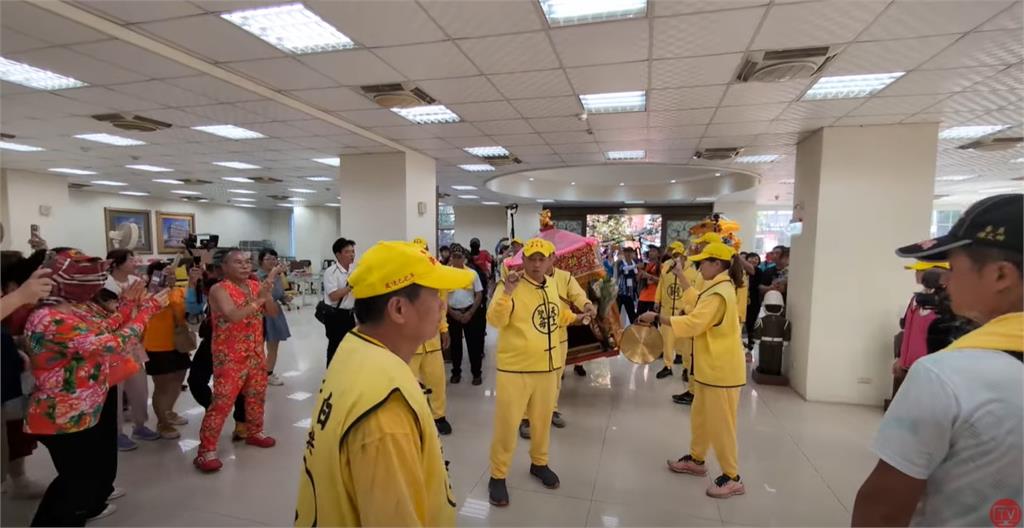 白沙屯媽祖「緊急掉頭」回衝5億豪宅！吊車大王哽咽還原過程：願保佑台灣平安