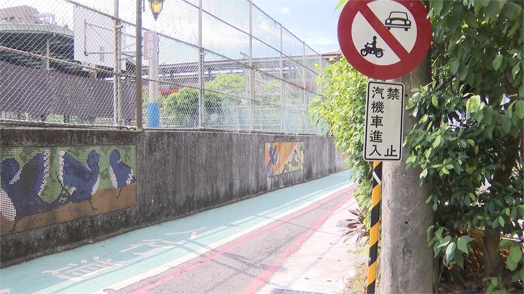 新北汐止喜鵲巷「路寬僅腳長」　禁行汽機車仍見人車爭道