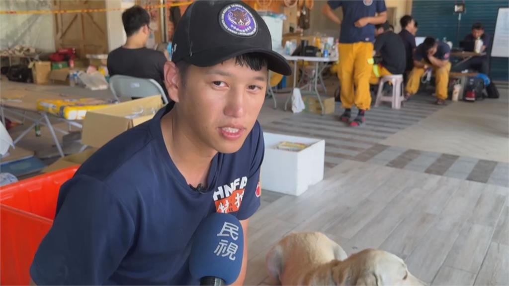 快新聞／辛苦了！花蓮搜救犬Hero光復繼續搜救　下工洗澎澎萌樣曝
