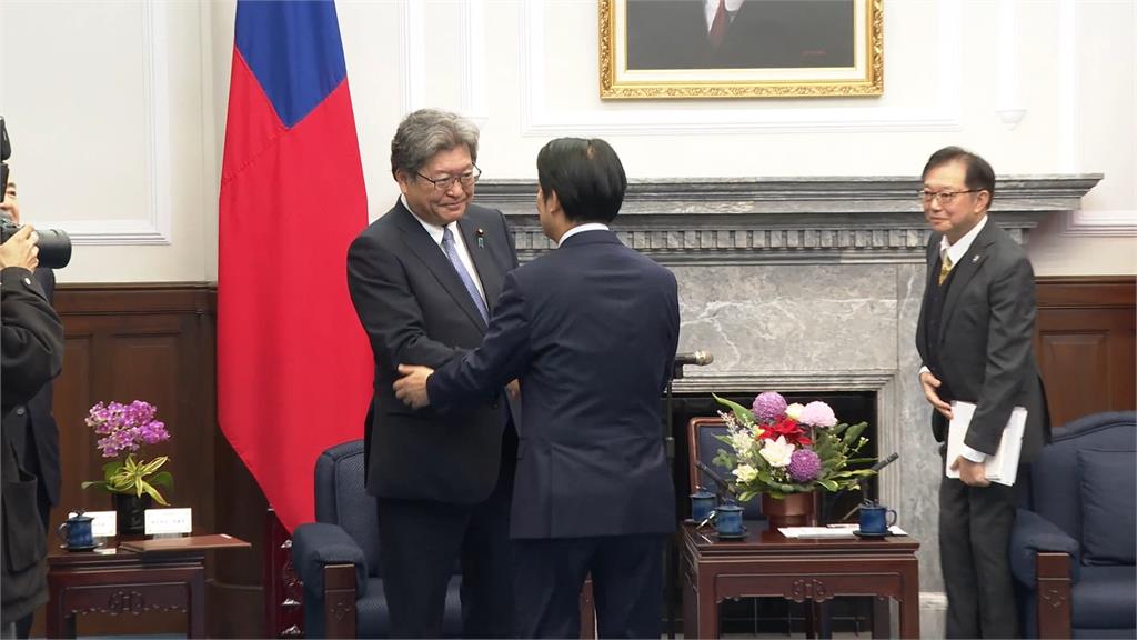 日本自民黨高層訪台拜會總統　中國跳腳　：　台灣不存在什麼總統