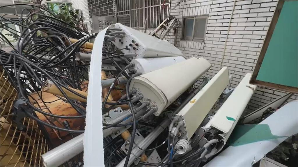 基地台頂不住強風遭吹落幸無人傷　三家電信業者共用附近住戶訊號大受影響