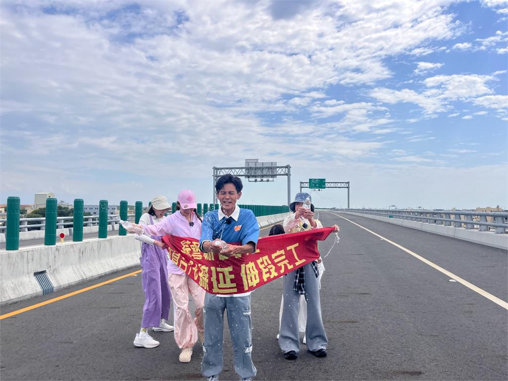 第一個節目在「台76線彰化延伸路段」錄影奔跑！李雅英當翻譯「只講重點」全場驚呆