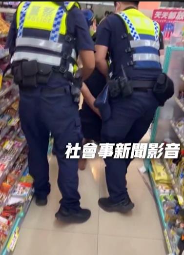 勸不聽！男超商抽菸見警想落跑！　非法停留移工遭壓制