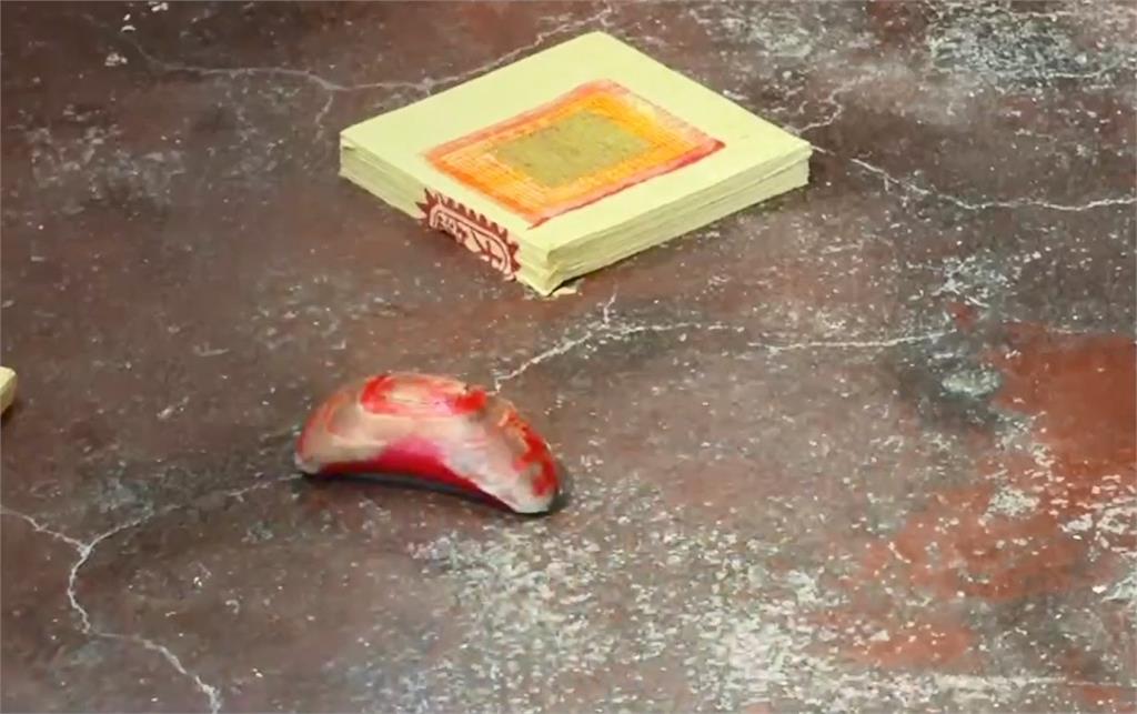 台南鯤鯓王平安鹽祭登場　女童擲「12杯」抱走16萬大獎