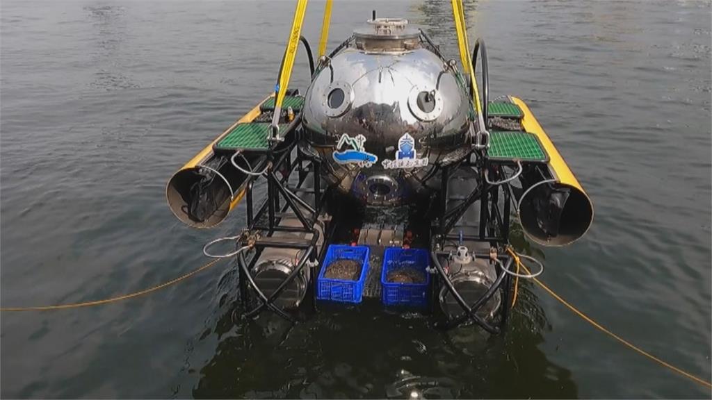 MIT迷你潛水艇成功載人入艙　女工程師完成任務