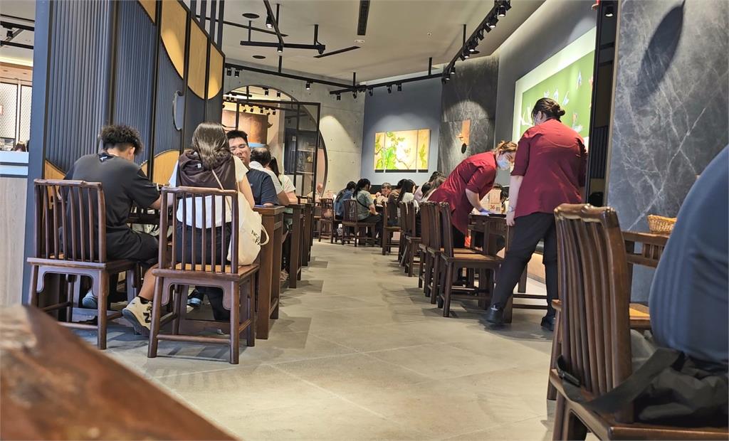 防狼噴霧當玩具！小孩餐廳內誤按噴灑　店家緊急疏散客人