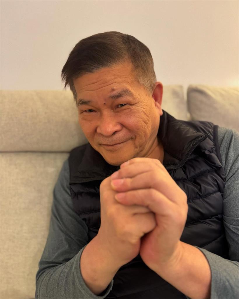 68歲澎恰恰遭目擊「賣地瓜滄桑模樣」!一彎腰「驚見整片光禿」網心疼:好辛苦