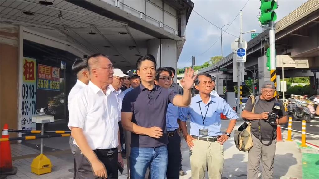 圓環拆除後迎首上班日直擊車禍！　民眾怨從萬隆開始塞馬路成停車場
