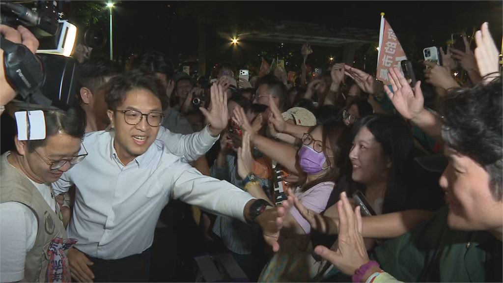 快新聞／選前最終場肥皂箱人潮爆滿！沈伯洋承諾：當選後繼續辦