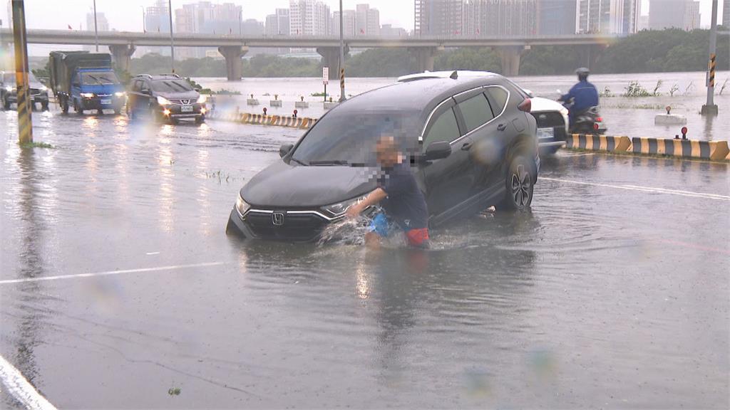 尼莎來襲北台灣雨彈狂炸！炎P有感「開示4字」網秒歪樓：不可以澀澀