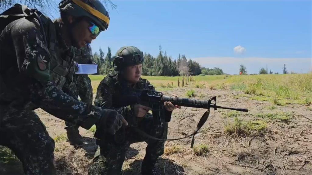 台南喜樹海灘「紅色海灘」　教召員野戰實彈射擊