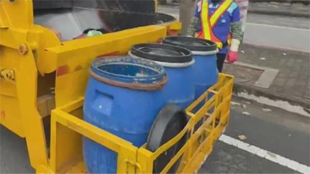 藍色塑膠桶驚見「÷乙」2字!諧音真相曝光…94萬網讚天才:是阿嬤口音