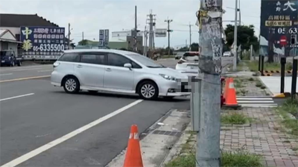 想喝咖啡開過頭? 雲林驚見車輛快車道上「倒車強行迴轉」