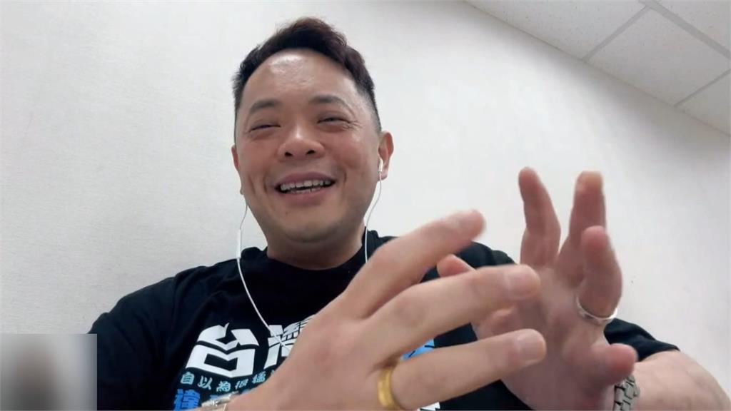 出身深藍家庭到覺醒 英文老師翻唱送徐巧芯「千里之外」