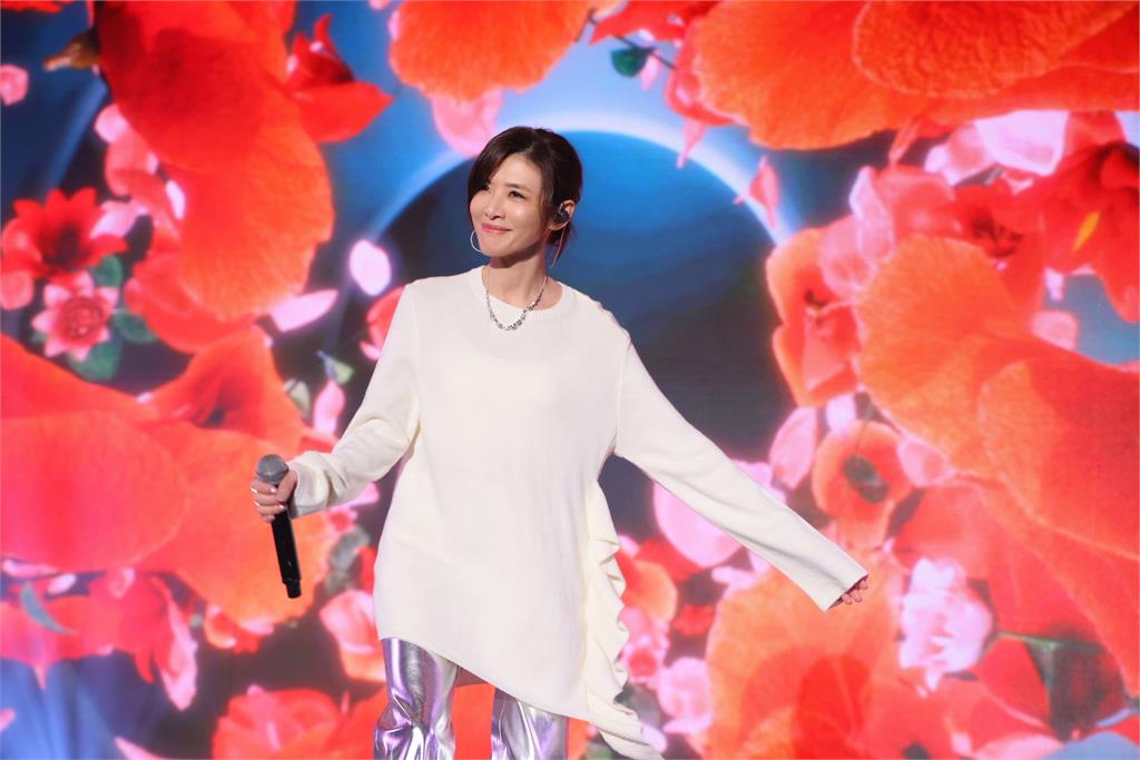 最暖平安夜!超市舉辦公益演唱會 鼓鼓.丁噹開唱