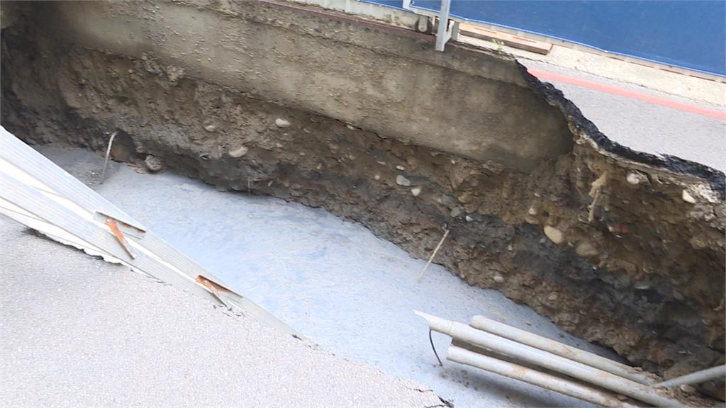 台中大里新建案現3米深天坑 疑建商抽地下水"回填掩蓋"
