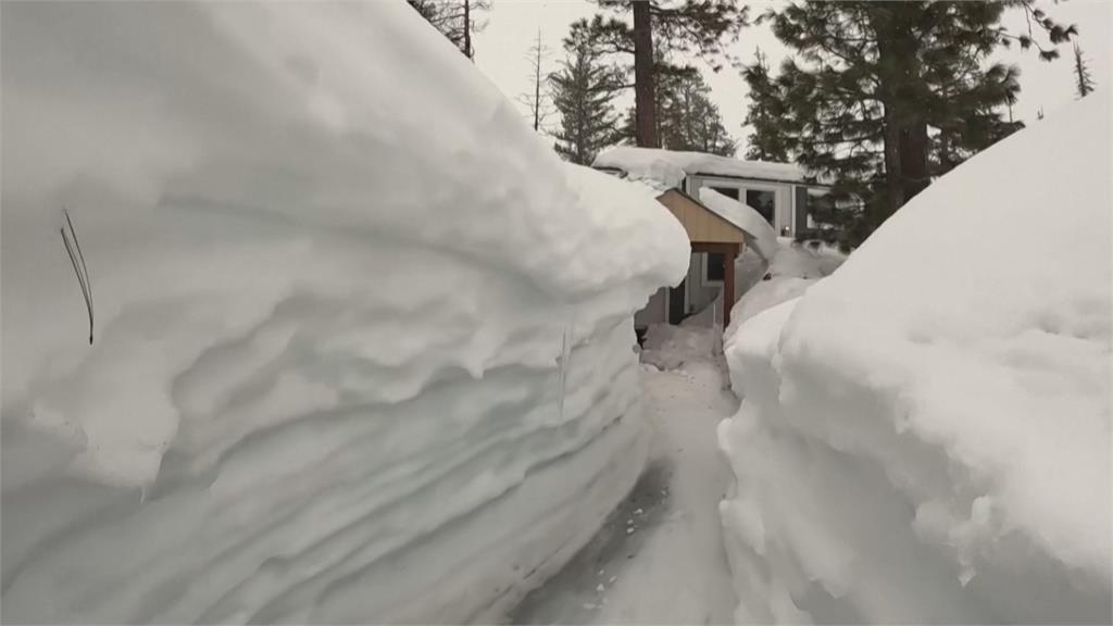 加州3月還在下大雪 部分區積雪達2.4米!專家:雪水量恐破紀錄