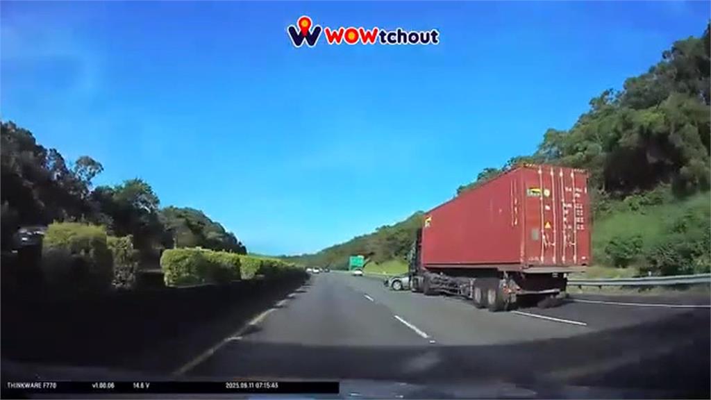 國道驚魂！聯結車變換車道不當　轎車遭撞「轉不停又挨撞」