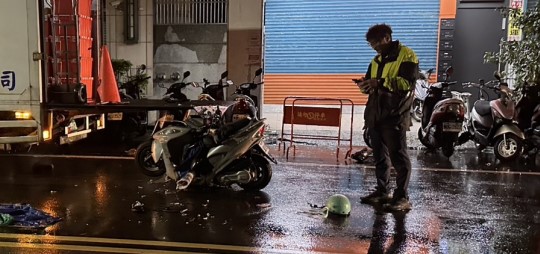 新竹夫妻撞「貨車尾門」 丈夫頭被夾、妻拋飛遭輾雙亡