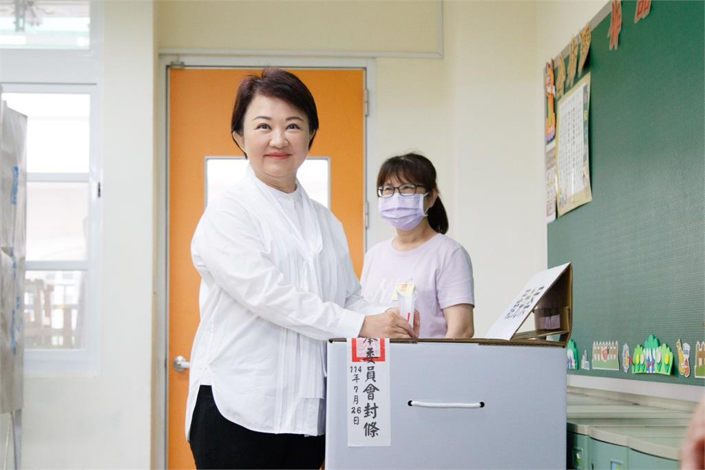 快新聞/一度告急!「盧媽三子」全逃過罷免 盧秀燕:感謝民眾黨與小草