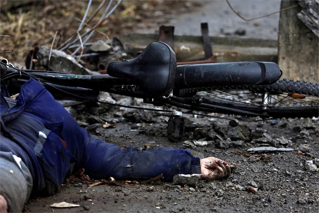 烏克蘭發現「280人亂葬崗」全遭槍決！控俄軍將兒童擺車頭當「肉盾」