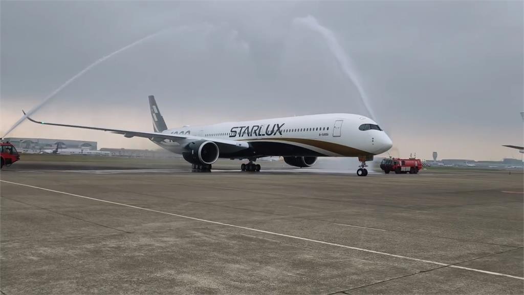 張國煒親自執飛　星宇首班A350-1000廣體客機落地