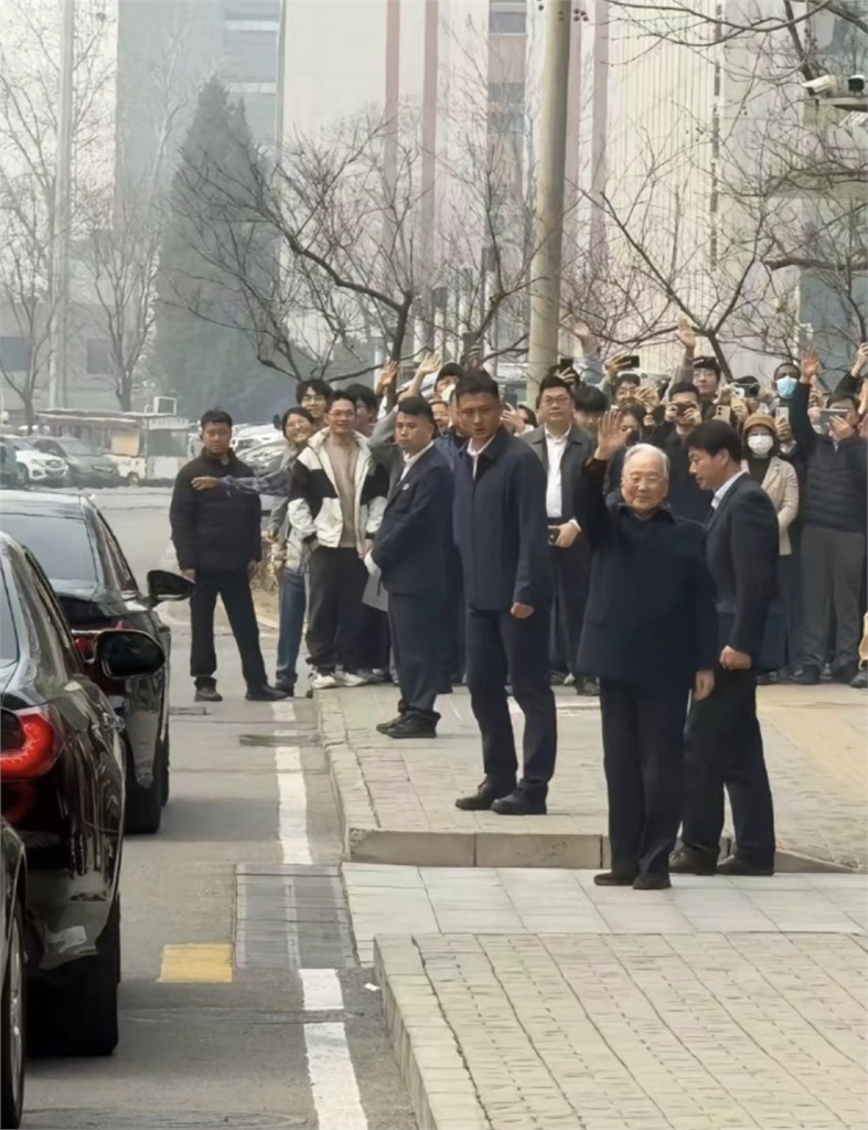 快新聞／「親民總理」形象幻滅！溫家寶現身社群平台　182萬點閱掀負評