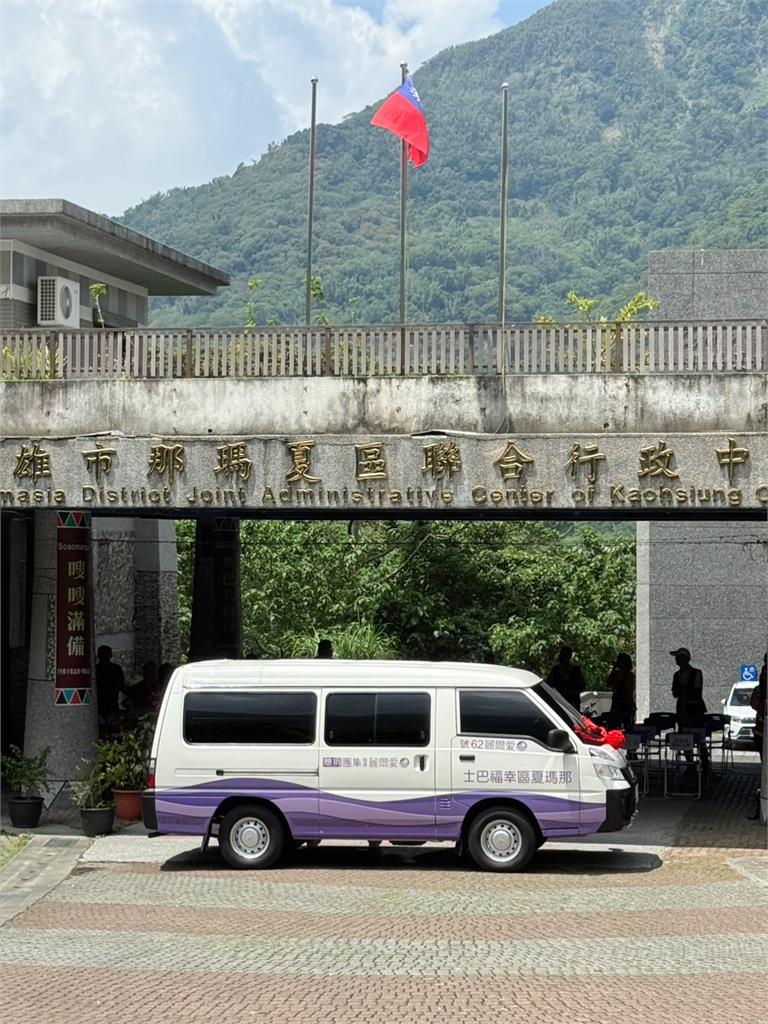 愛爾麗集團推動公益行動　常如山親赴那瑪夏部落捐復康巴士