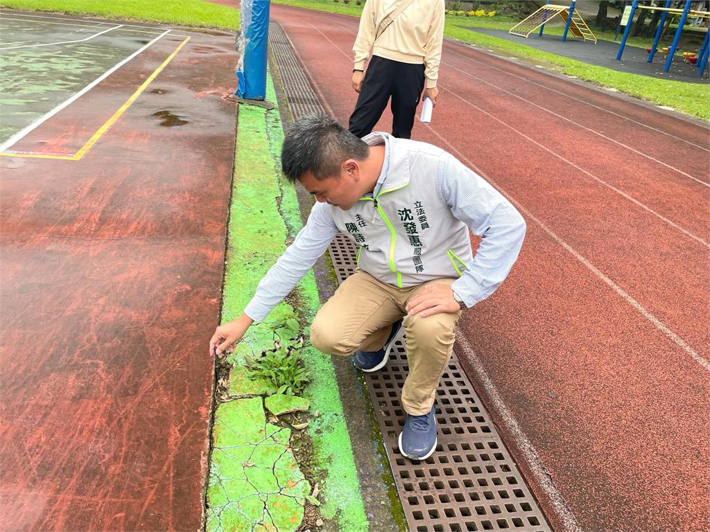 快新聞／苗栗蓬萊國小跑道磨損　沈發惠邀學者會勘、爭經費改善