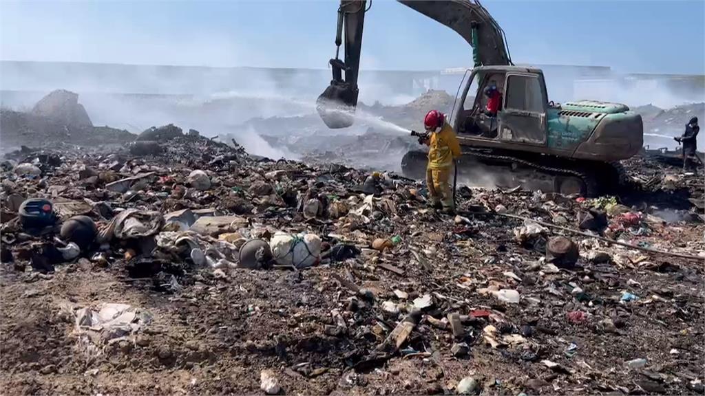 吉貝島大火燃燒超過24小時　消防人員緊急抽海水灌救