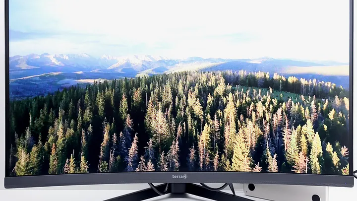 平價 2K 解析度 180Hz 曲面螢幕 terra 3285W HA,支架意外地出色