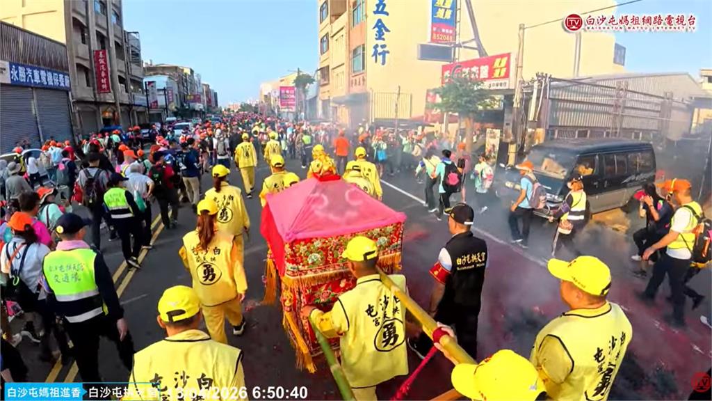 白沙屯媽祖11度停駕這車廠!「神級VIP待遇」信徒嗨翻:來看望老朋友