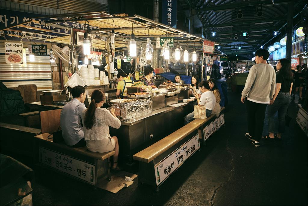 韓版墾丁？釜山路邊攤「煎餅+黑輪湯」960元嚇壞他…內行卻喊：你誤會了