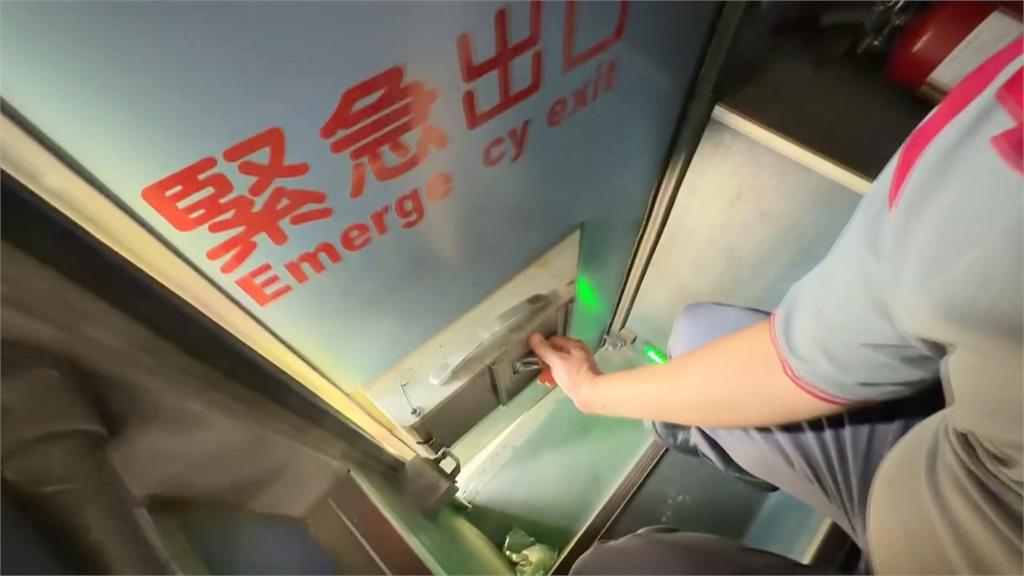 國中生搭車睡著了！被載回客運總站關車上　　醒了趕緊「做這事」
