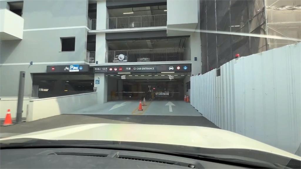 台中新停車場「停過夜」破千元　車主怨：公告太小