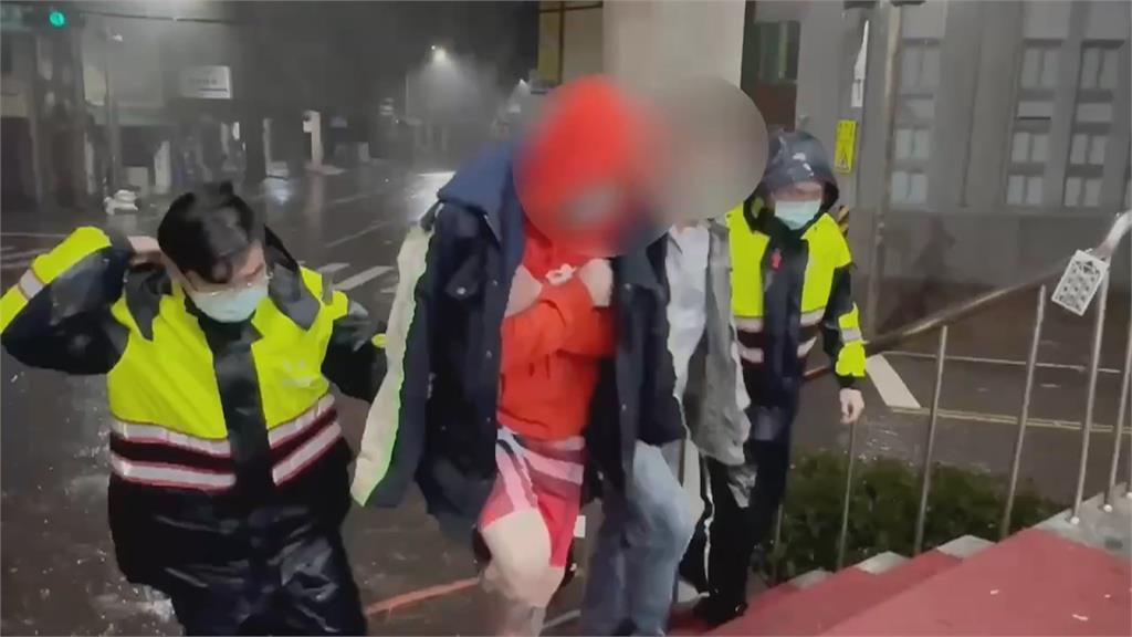 鹽水蜂炮傳肢體衝突! 男子疑亂放鞭炮遭人毆打