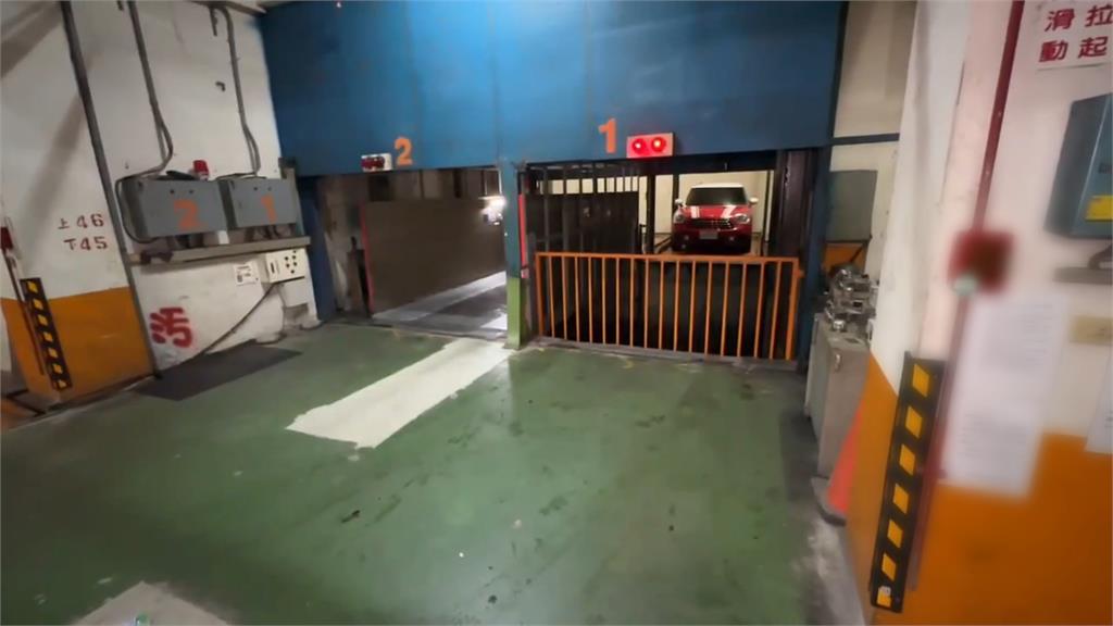 台中一社區機械車位傳意外 管理員查看跨越柵欄摔落機坑