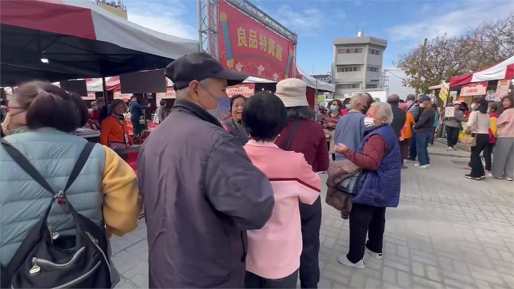 雲林年貨大街搶便宜！　全鴨限量半價湧搶購人龍