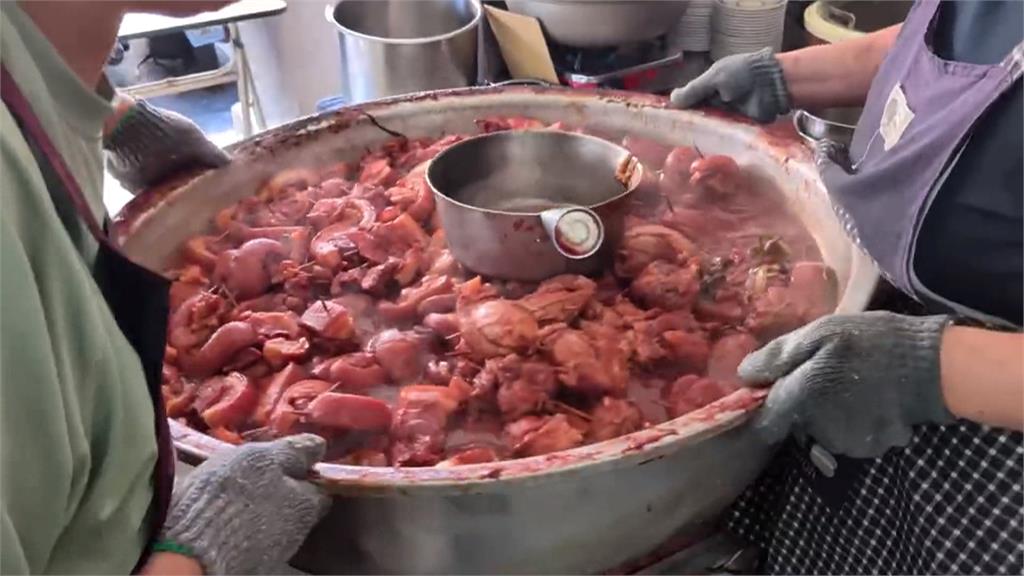 大肥鼠廚房覓食趴趴走 網友目擊嚇壞